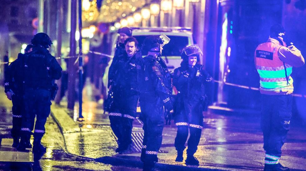 To personer ble alvorlig skadd i en skyteepisode ved Nationaltheatret i Oslo natt til søndag. Foto: Annika Byrde / NTB