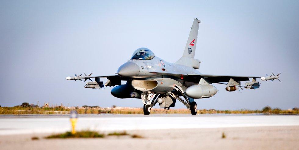 <p>Norske F-16 jagerfly var med på å slippe bomber over Libya i 2011. Nå er granskningen av operasjonen ferdig og rapporten legges fram 13. september. Foto: Lars Magne Hovtun / NTB scanpix</p>