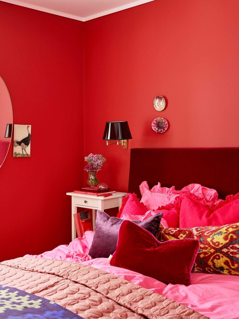 The Red Room: per molti, la stanza rossa è completamente sbagliata, ma se ami il rosso, stai guidando!  Foto: colorato