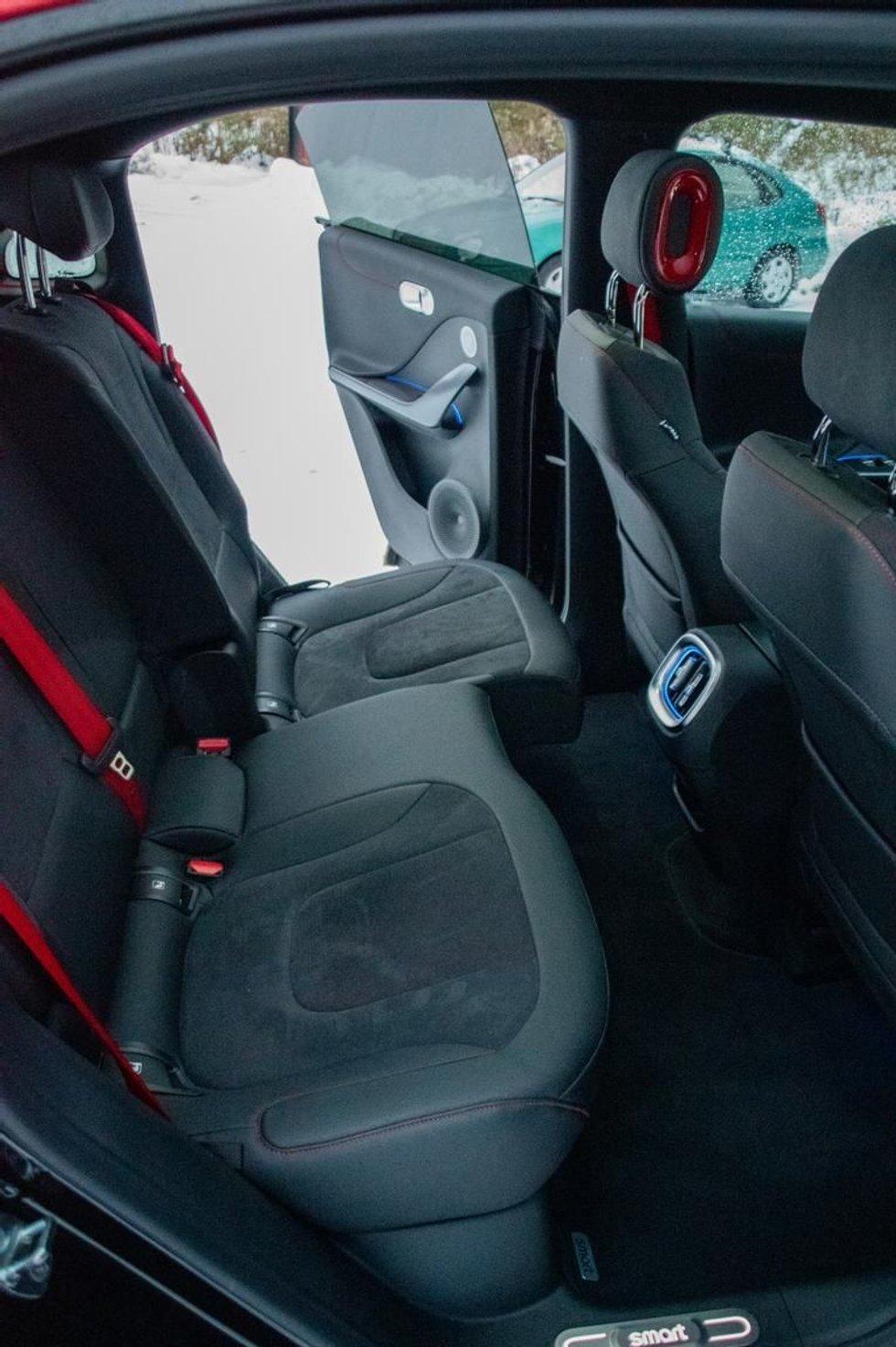 The 60/40-split rear seat with ski opening can be pushed lengthwise for increased space and flexibility.  Photo: Andreas Schell/FinanceAffairs