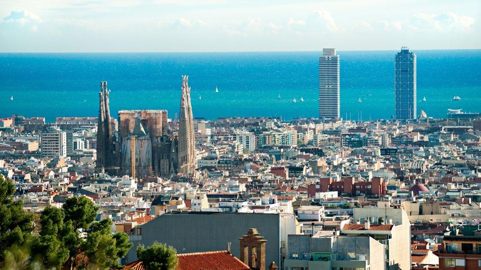 Barcelona: Views from the Sagrada Familia and the harbors from Parque Guell Barcelona.  Photo: Turespaña