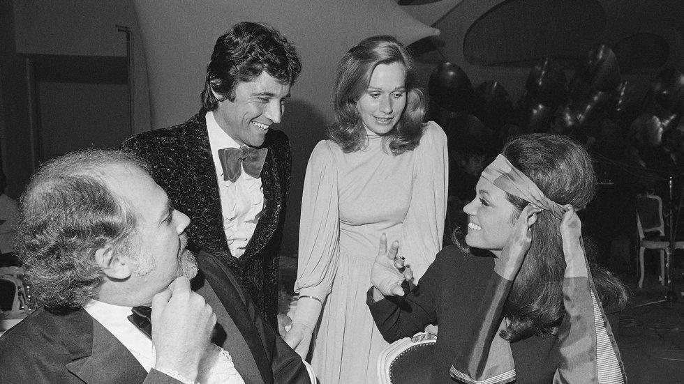 Da sinistra: il regista Robert Altman, la cantante francese Sacha Destel, Sally Kellerman e Jo Ann Pflug, fotografati durante il Festival di Cannes del 1970. Foto: Jean-Jacques Levy/AP/NTB