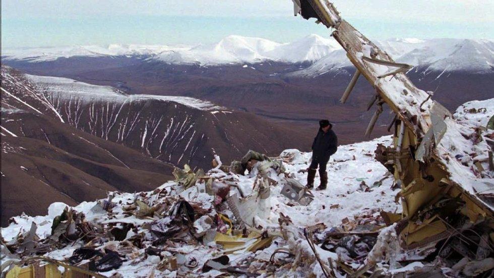 The Operafjell accident is the plane crash that claimed the highest number of lives on Norwegian territory.  Here are parts of the plane wreckage over Operafjellet in August 1996. Photo: Aleksander Nordahl / NTB Archive photo