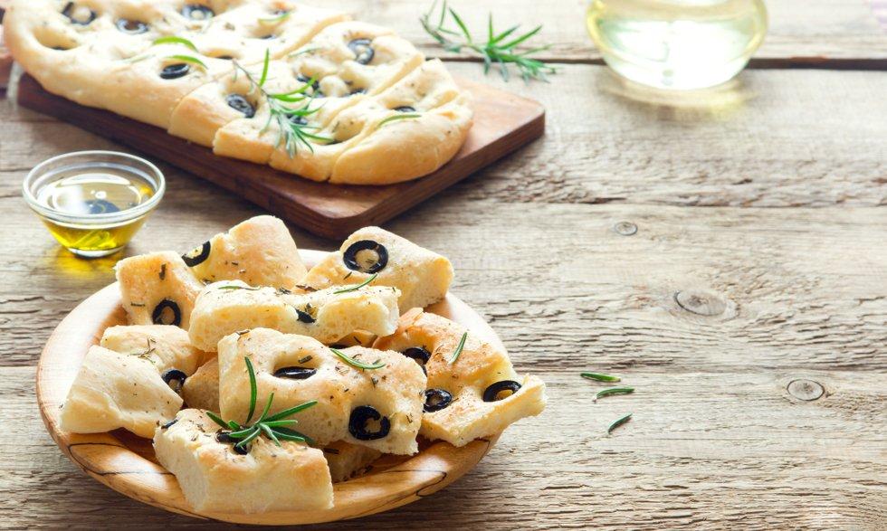 Focaccia is Italian toast with garlic, red onion, rosemary and parmesan cheese, a perfect side dish for dinner.  Serve with a barbecue or enjoy on its own with a good oil or an aioli.