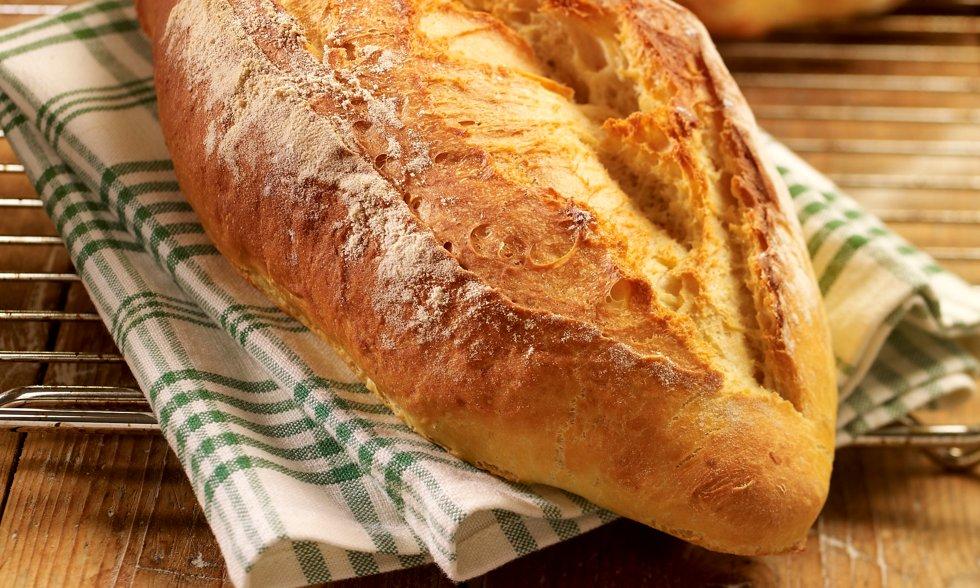 Il pane italiano con grano duro, farina di frumento e olio d'oliva è una delle cose migliori che puoi fare dalla cottura in casa.  Buono da portare con sé in un cestino da viaggio o da servire con tutti i tipi di piatti barbecue.  Foto: Brodogkorn.no