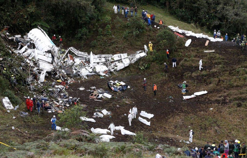 E 71 delle 77 persone a bordo dell'aereo che si è schiantato fuori Medellin, in Colombia, sono morte nell'incidente.  Foto: Reuters / NTB scanpix Foto: NTB scanpix