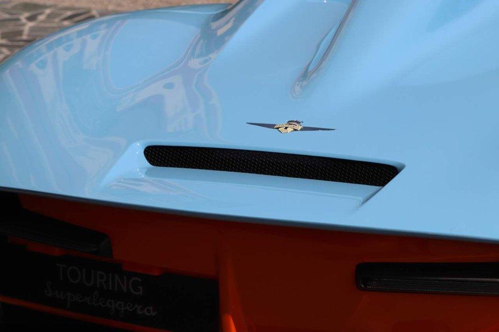 Diskret Ferrari: Bare inne i motorrommet vil du kunne se Ferrari-emblemene.  Foto: Ivar Engerud / Finansavisen