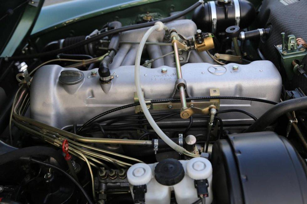 The 2.8-liter straight-six produced 170 hp, which was more than enough in 1970. Photo: Ivar Engerud / Finansavisen
