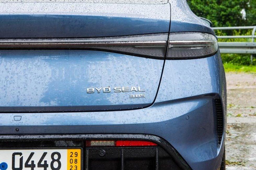 If you're wondering how fast the BYD Seal accelerates from 0 to 100 km/h, they've written it on the back, under the model name.  Photo: Ragnvald Johansen/FinanceVision