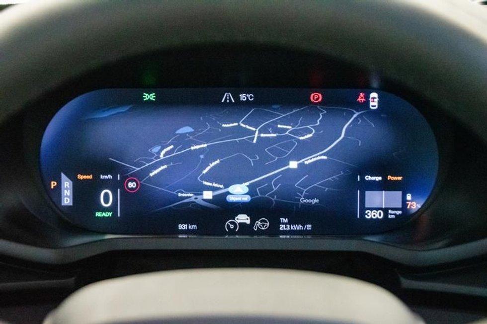 The dashboard can prioritize the map view, but also other simpler display models.  In addition, the car has a head-up display.  Photo: Andreas Schell/FinanceAffairs