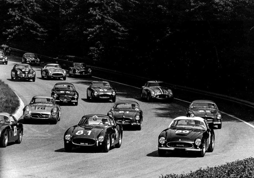 HARDT LIV: Helt fra den var splitter ny i 1956 tok eieren Zagato ut i racing, som her i konkurranse med både Ferrari, Maserati, Mercedes-Benz, Fiat og Alfa Romeo på Monza.  Foto: Privat