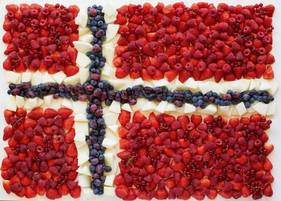Inspiration: Decorate with an edible Norwegian flag on Actual Constitution Day.  Photo: OFG