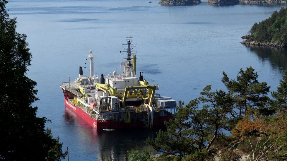 Norwegian and German power are connected in a controversial cable