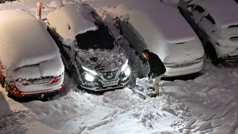 Snow creates traffic chaos in Stockholm