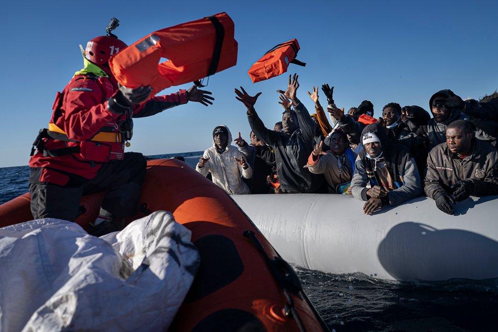 I paesi dell’UE spingono per politiche di asilo più severe – vogliono costruire barriere di confine