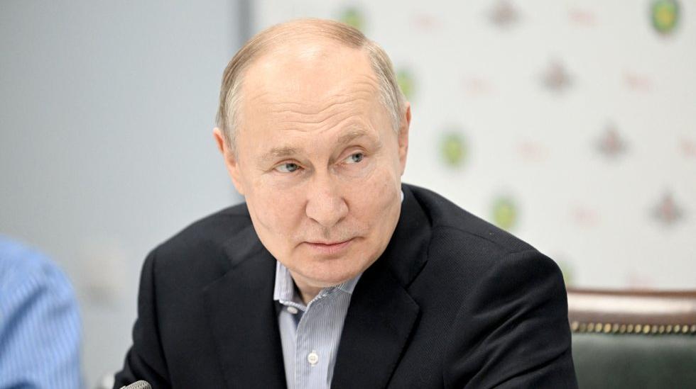 Poutine est critiqué pour sa poigne glaciale