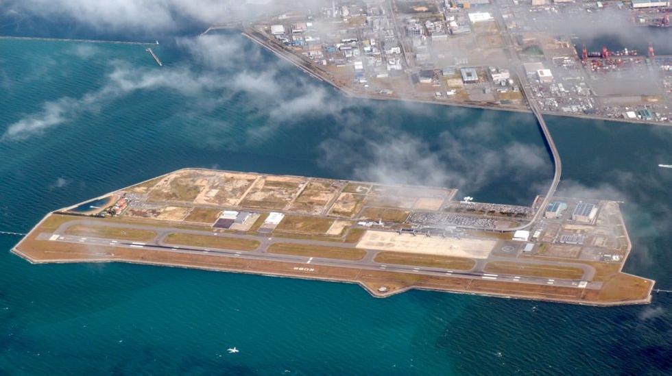 Kansai: The airport sinks into the sea