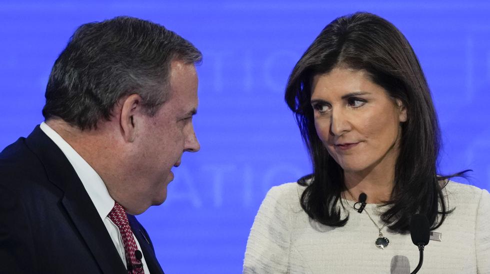 Chris Christie Claims Nikki Haley Would ‘Eat Glass’ to be Trump’s VP, Polls Show Tough Odds in NH Primary