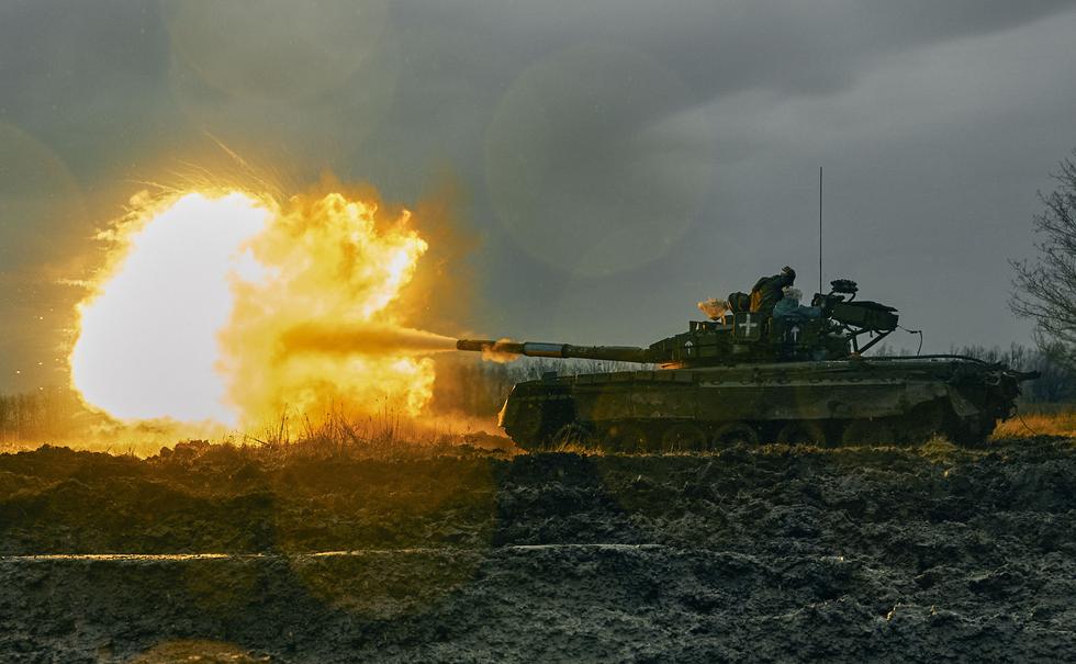 Ukrainian Tank Filled with Explosives Driven Towards Russian Forces – Business Insider