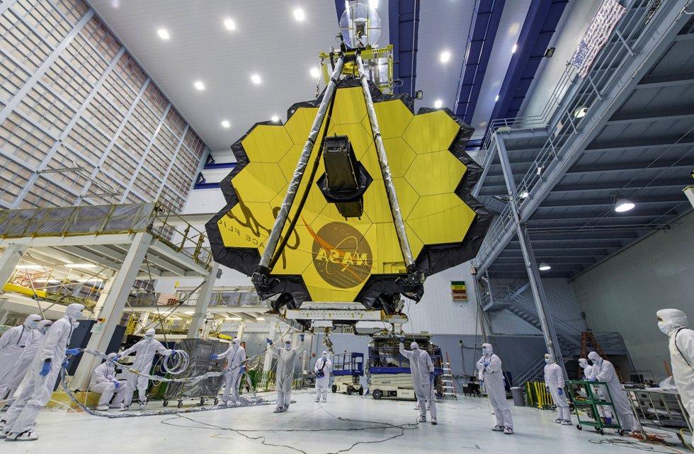 The mirror of the James Webb telescope is unfolded
