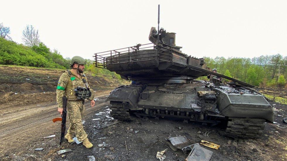 Huge disadvantages of Russian tanks: – They use it completely wrong