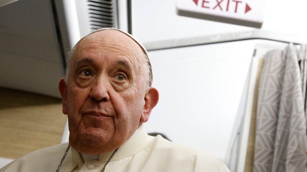 Pope says he must quit or resign