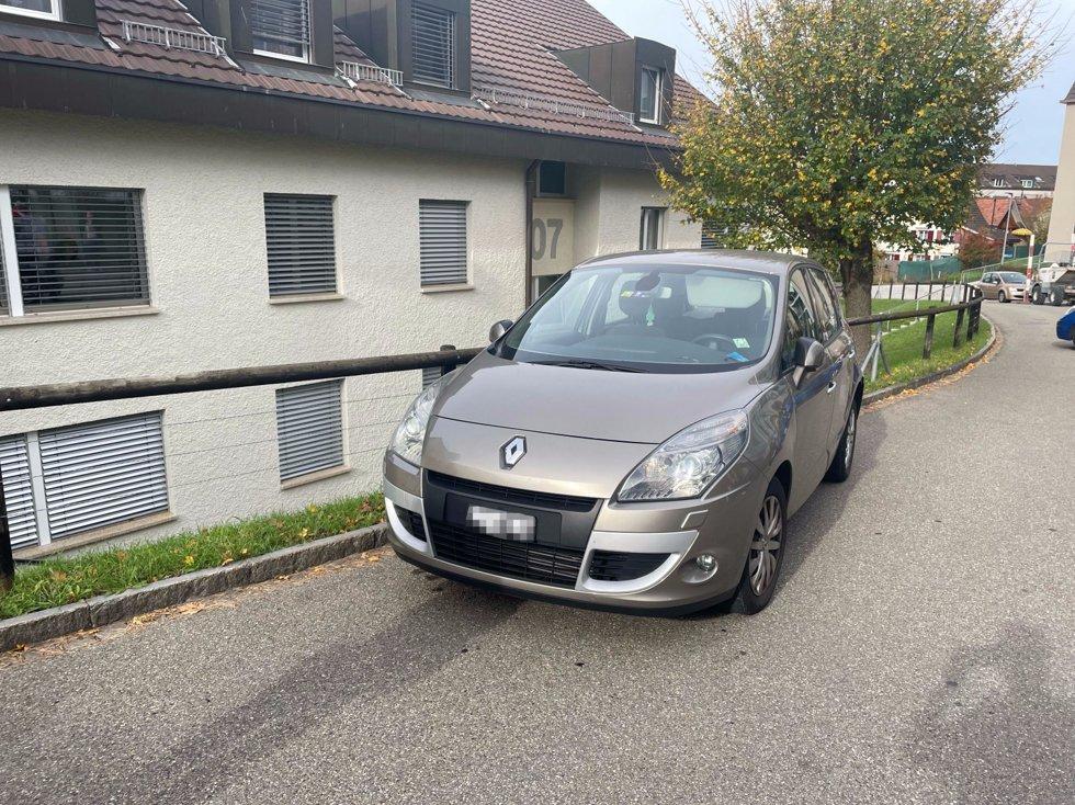 Suisse : Une femme (45 ans) percutée trois fois par sa propre voiture